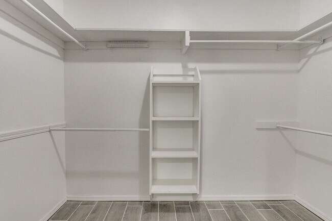 Building Photo - Light-Filled Mid-Century Vibes: 2BR/2BA w/...