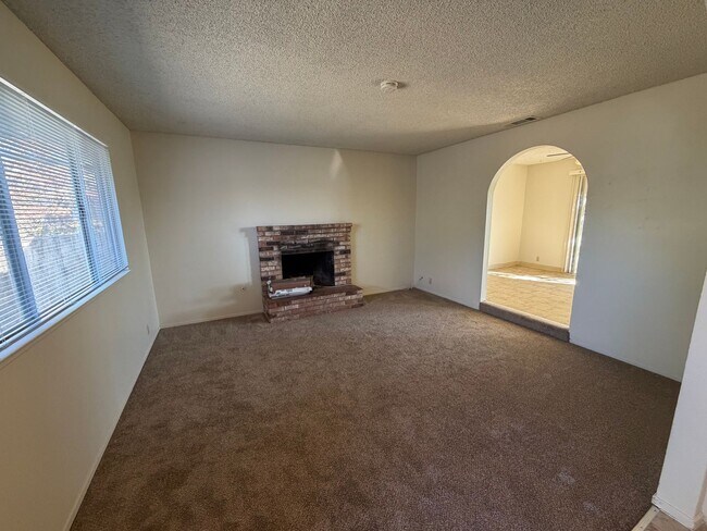Building Photo - 4 bedroom, 2 bathroom home located in Suisun, CA