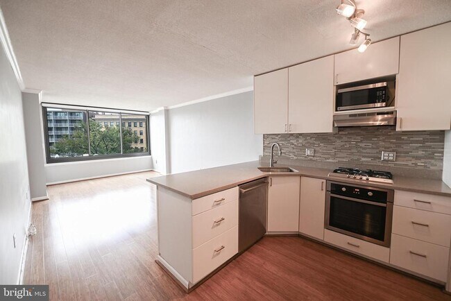 Building Photo - 1301 20th St NW