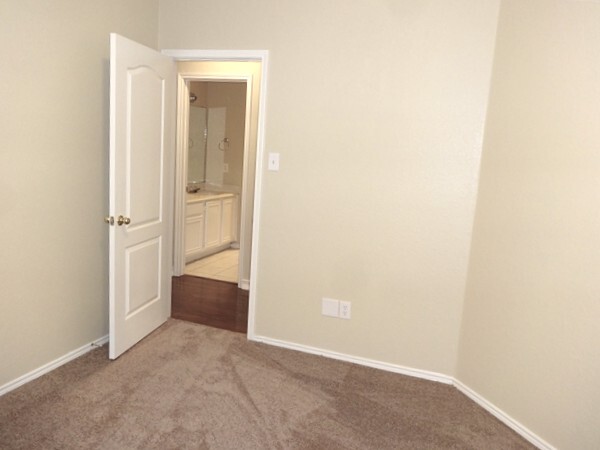 Building Photo - 729 Turnstone Dr