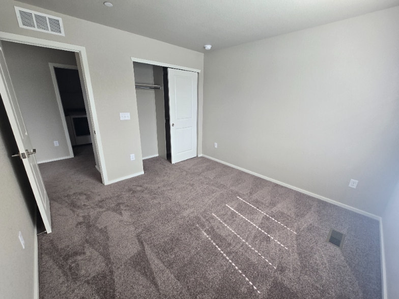 Building Photo - 4832 River Roads Dr