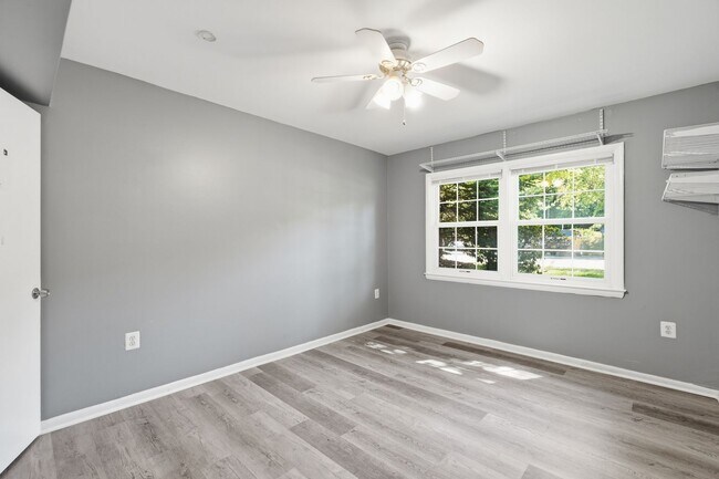 Building Photo - Discover stylish, low maintenance living in this beautifully updated two bedroom, one bathroom co...