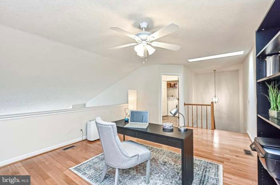 Building Photo - 12001 Ridge Knoll Dr