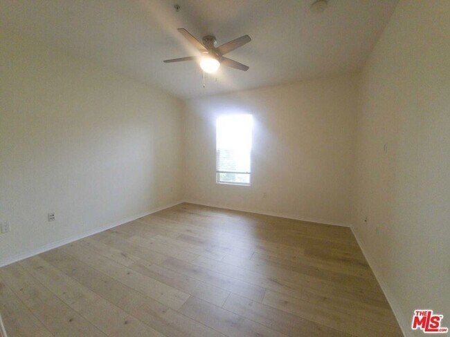 Building Photo - 6020 S Seabluff Dr