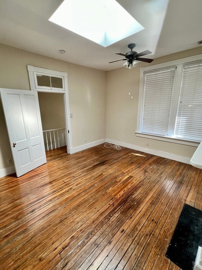 Building Photo - 212 W Main St