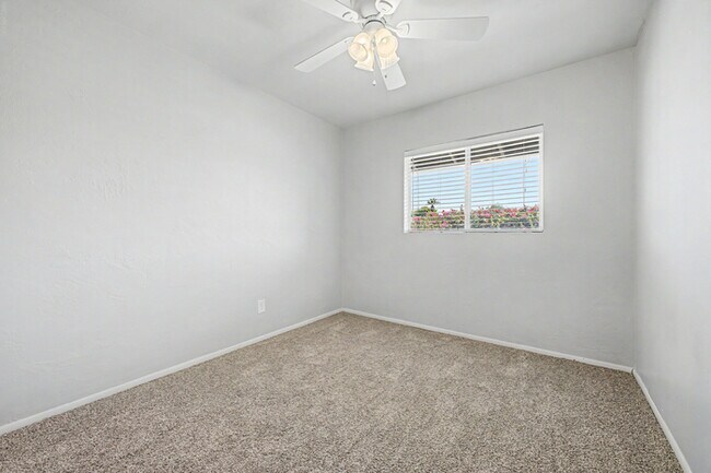 Building Photo - 2514 E Campbell Ave