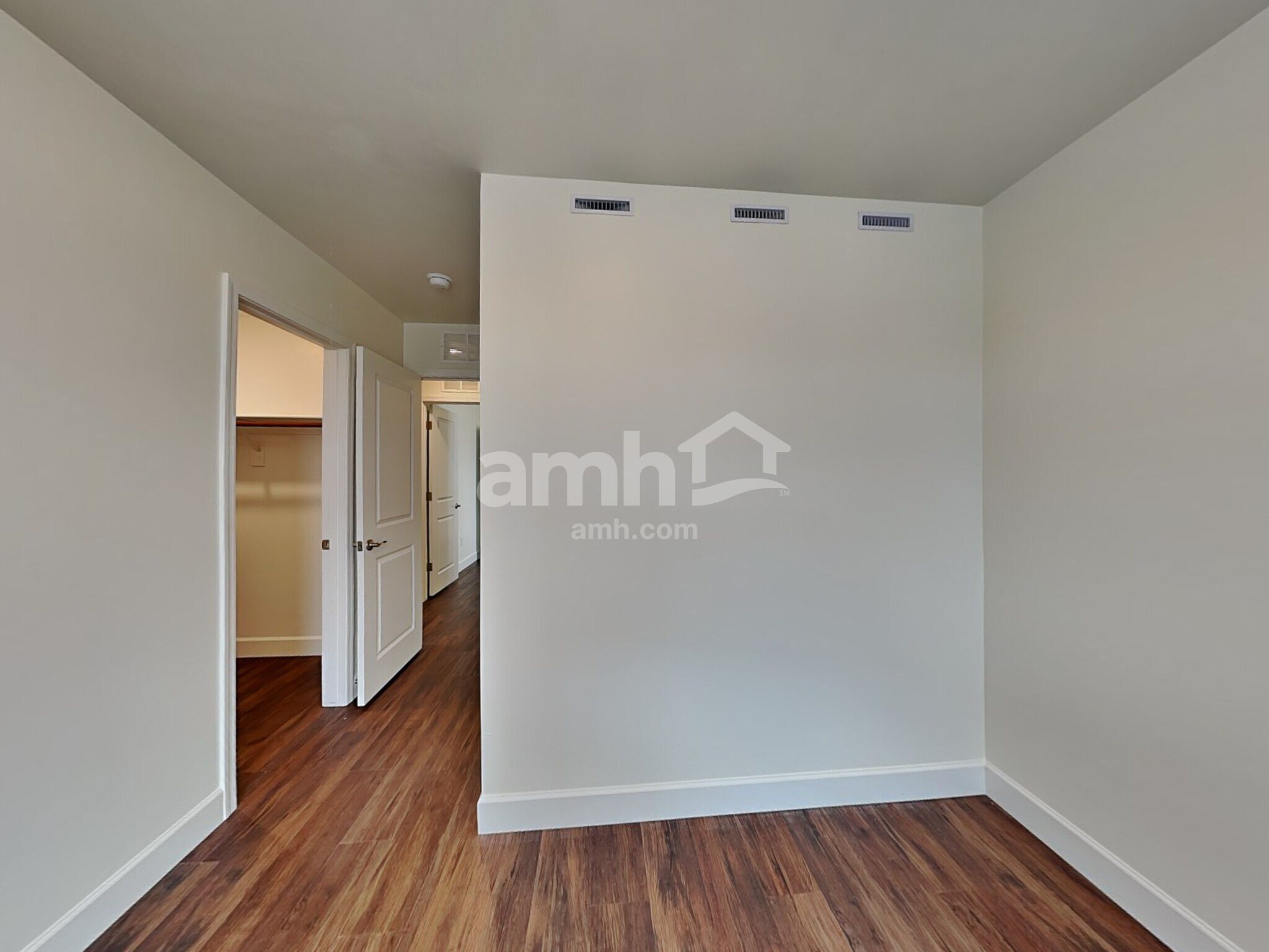 Building Photo - 6144 W Calle Lingo