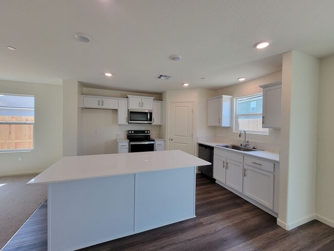 Building Photo - Brand New Home