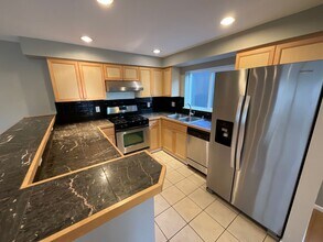 Building Photo - MAGNOLIA 3 BED, 1.5 BATH TOWNHOME FOR RENT AVAILABLE NOW!