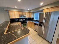 Building Photo - MAGNOLIA 3 BED, 1.5 BATH TOWNHOME FOR RENT AVAILABLE NOW!