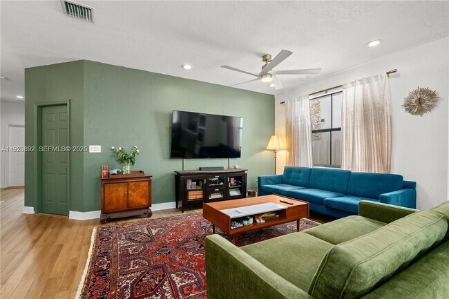 Building Photo - 1023 NW 100th Ave