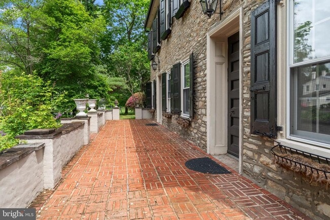 Building Photo - 209 N Bellevue Ave