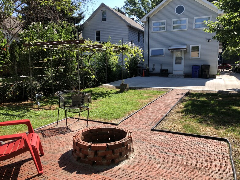 Backyard & fire pit - 2416 West 10th Street