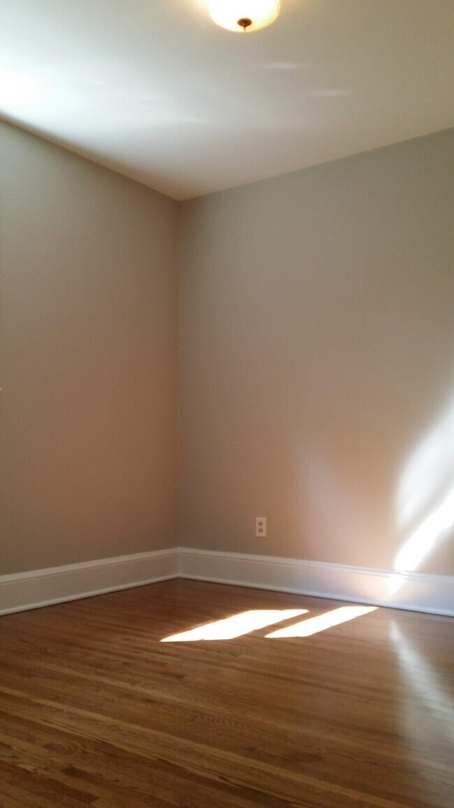Building Photo - Merry Oaks
