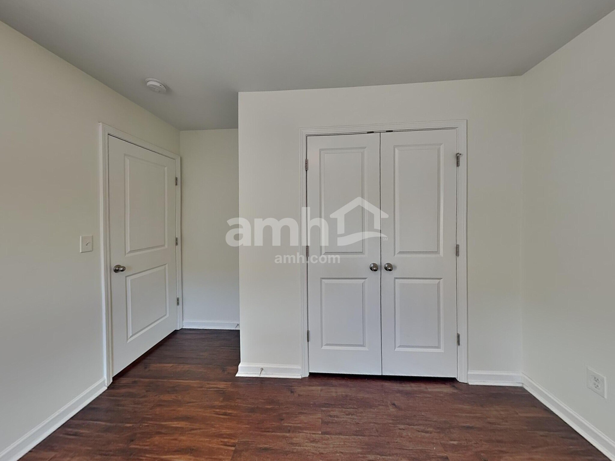 Building Photo - 1522 Balvaird Dr SE