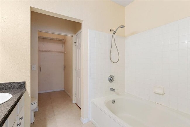 Building Photo - Highly desired Bishops Court Community condo!