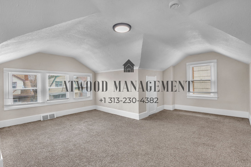 Building Photo - This beautifully updated 3-bedroom, 1-bath single-family home is ready for move-in!