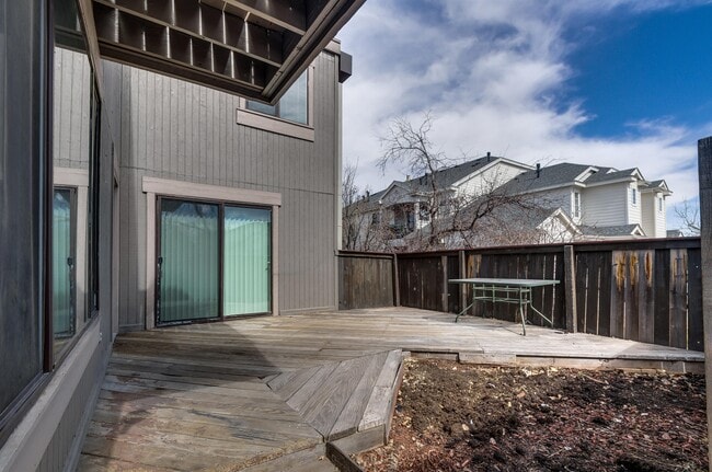 Building Photo - 1152 S Yosemite Way