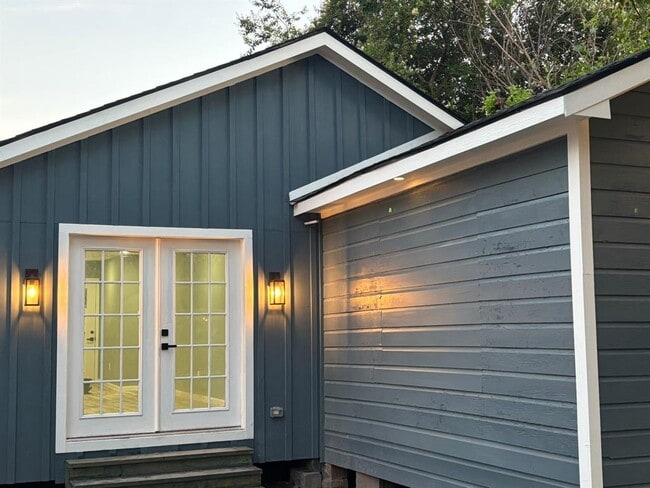 Building Photo - 4013 Vaughn St