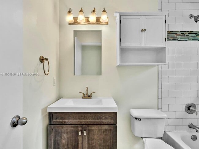 Building Photo - 1513 NE 30th Ct