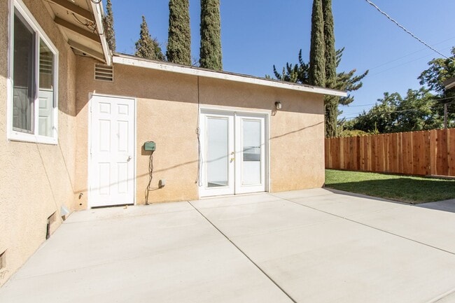 Building Photo - Coming Soon... 3 Bedroom 2 bath!