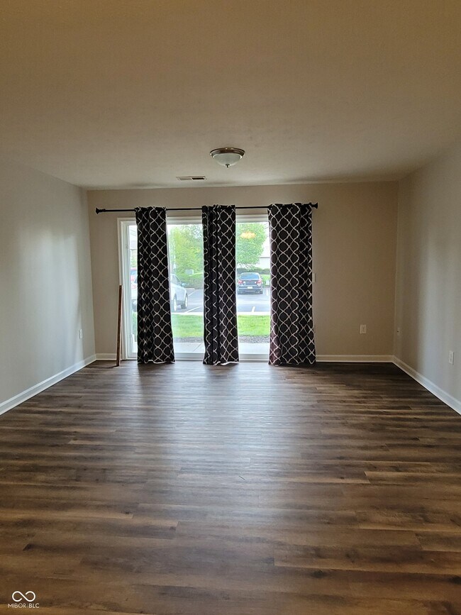Building Photo - 9820 Legends Creek Dr