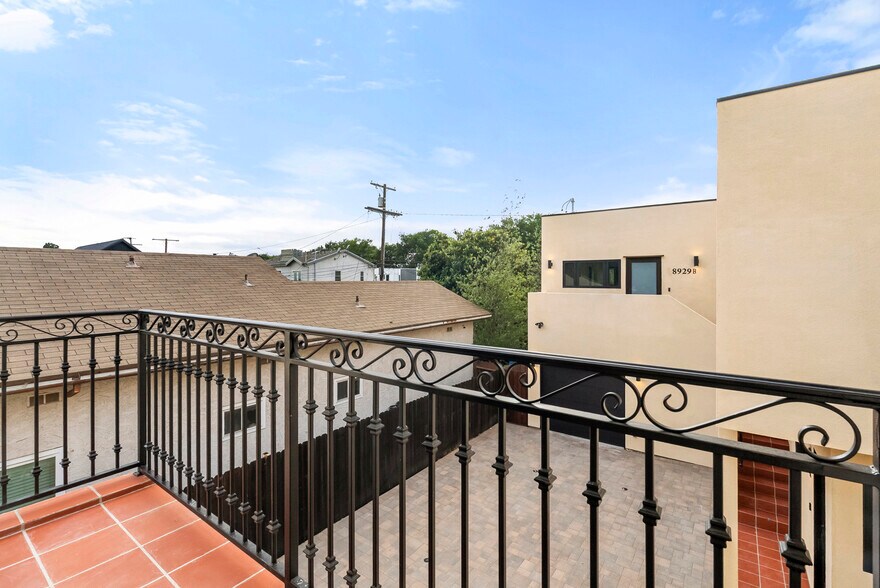 Building Photo - 8931 Hubbard St