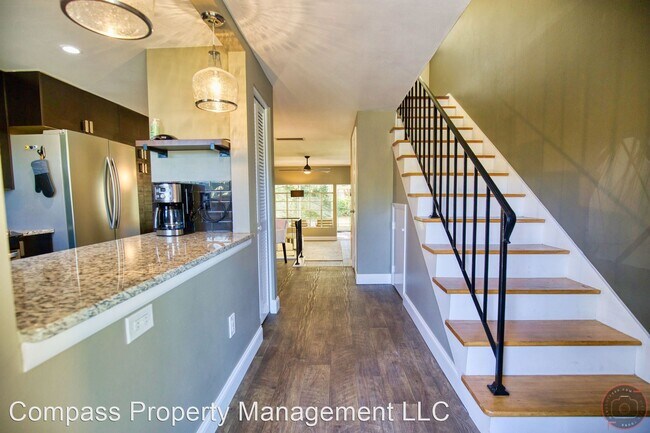 Building Photo - 2 br, 1.5 bath House - 713 W. Venice Ave.