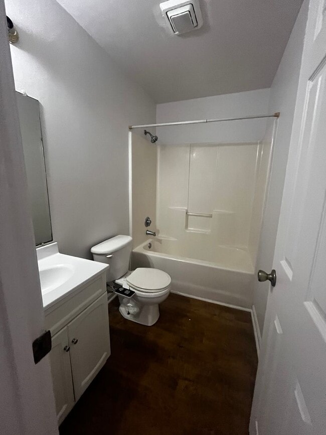 Building Photo - 3 Bedroom 1 Bath apartment!