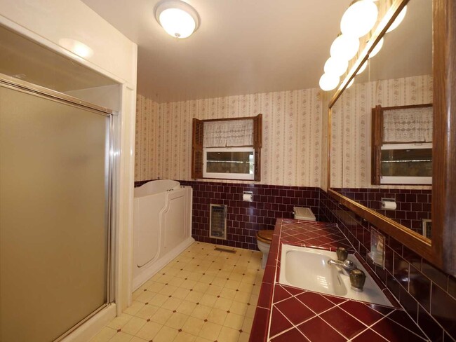 Building Photo - 209 Schober Ave