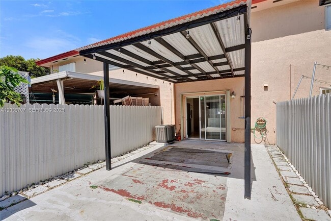 Building Photo - 990 NW 78th Ave