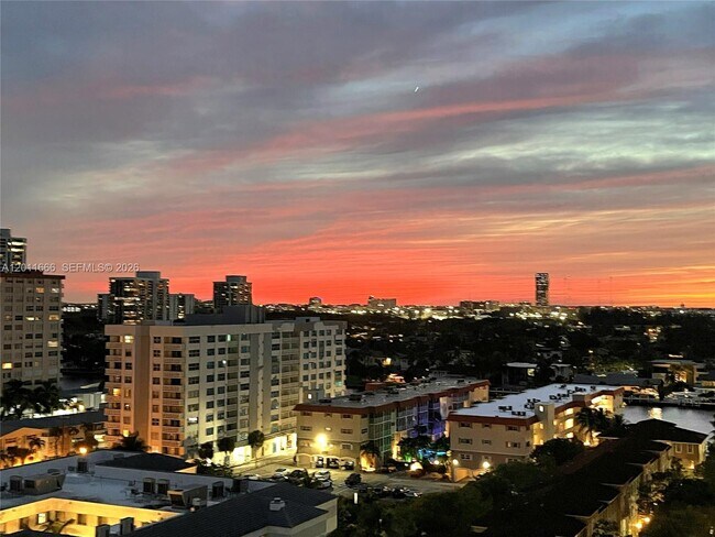 Building Photo - 2030 S Ocean Dr