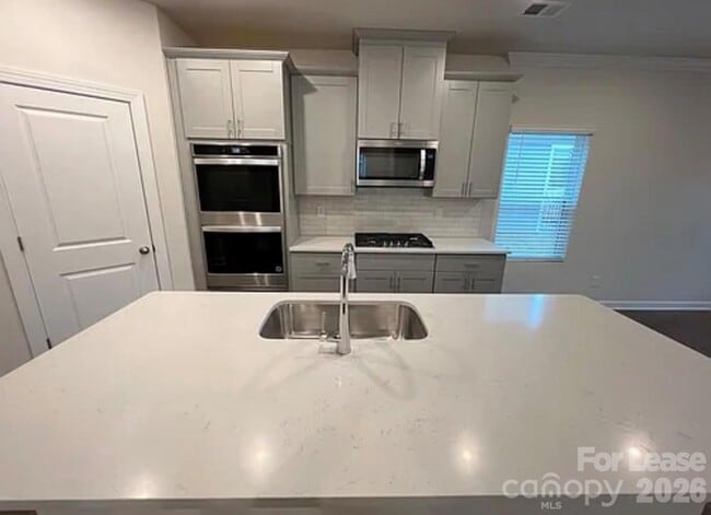 Building Photo - 826 Windage Wy