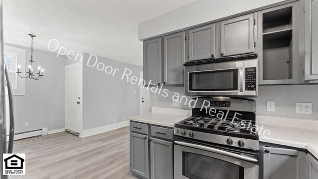 Building Photo - 2144 Edgehill Ave