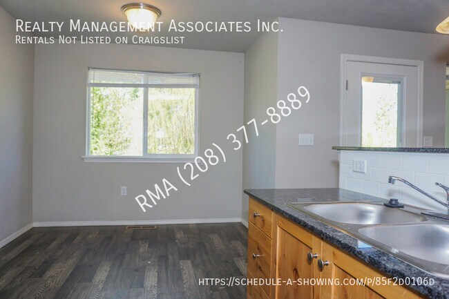 Building Photo - 1344 S Edgewater Cir