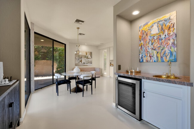 Building Photo - 76895 Avenida Fernando
