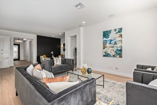 Building Photo - Luxury Rental in Queen Creek - Try Before You Buy