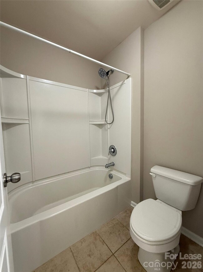 Building Photo - 1121 Wainscott Dr