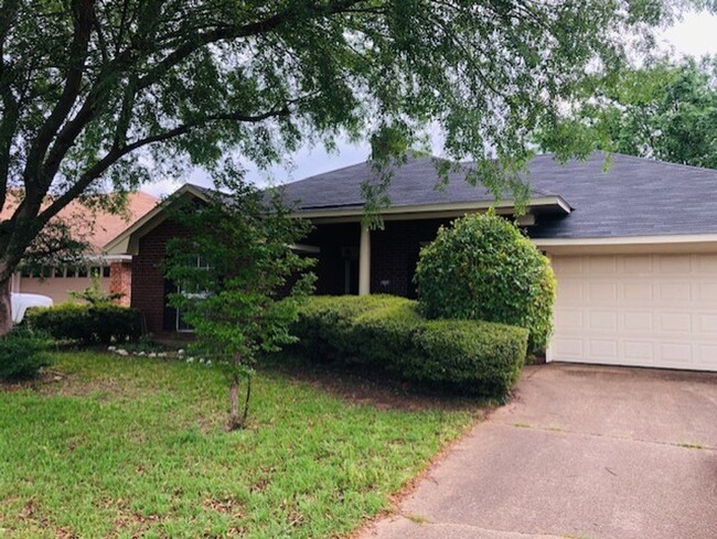 Building Photo - $500 OFF FIRST MONTHS RENT-STOCKWELL PLACE...