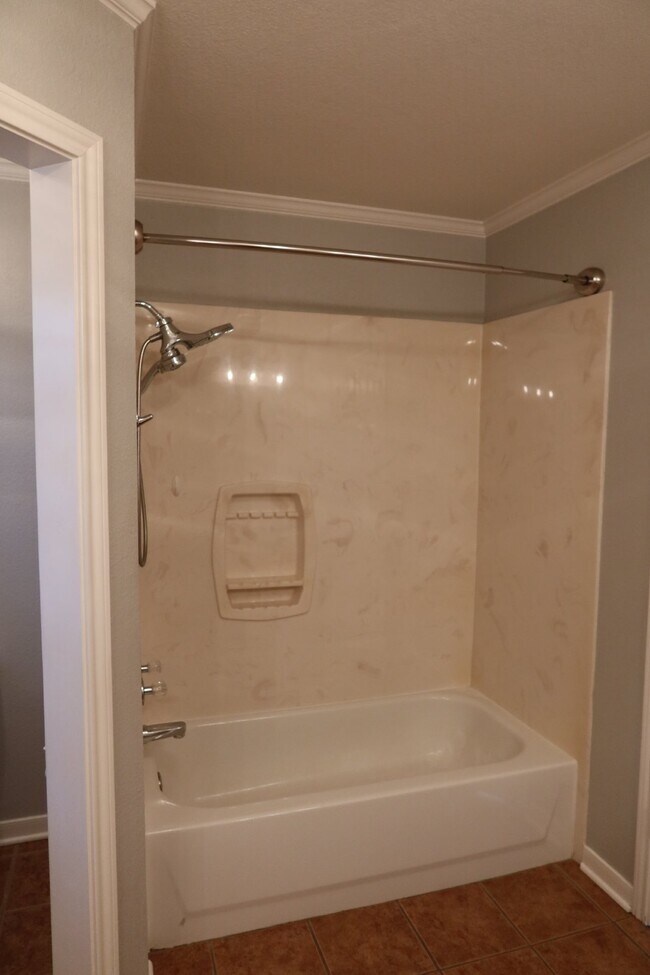 Building Photo - Charming 3-Bedroom Home with 2 Full Bathrooms in Waco, TX - Must See!