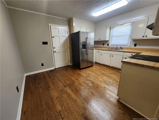 Building Photo - 1508 Darvel Ave