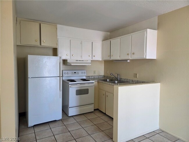 Building Photo - 489 North Cir