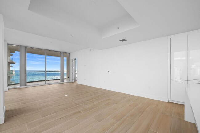 Building Photo - 153 N Seabreeze Blvd