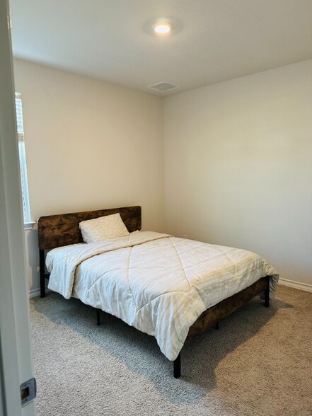 Building Photo - 186 Rampart Lp