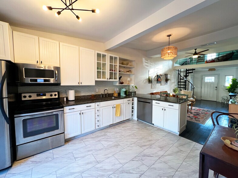 Building Photo - 2006 Maplewood Ave