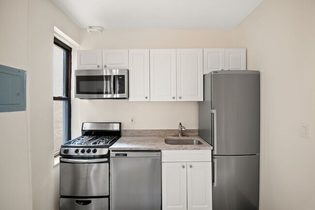 Primary Photo - 66 St Nicholas Pl