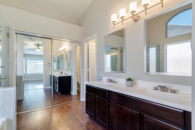 Building Photo - Terrific home in great Gilbert neighborhood!