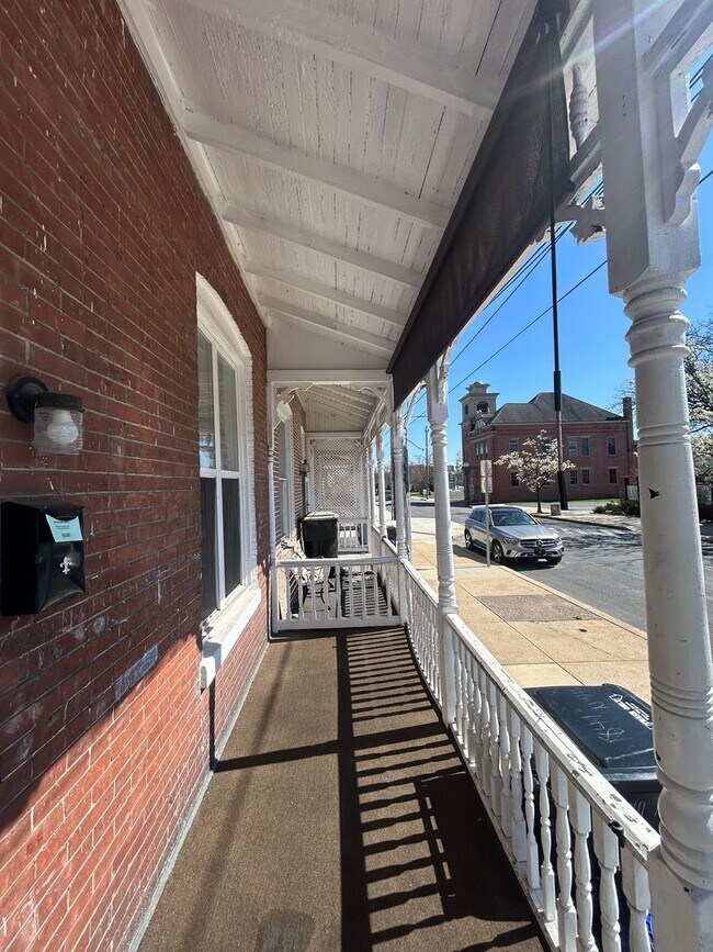 Building Photo - Spacious 3 bedroom uptown, Harrisburg