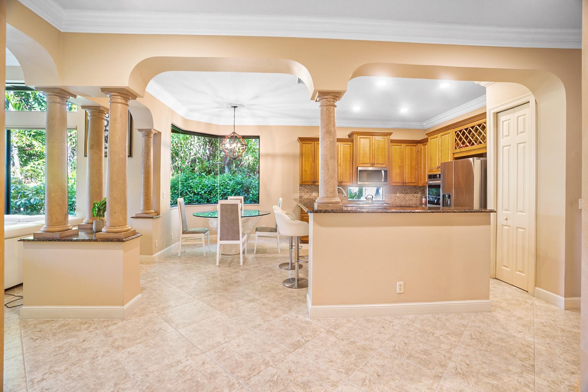 Building Photo - 3484 Collonade Dr