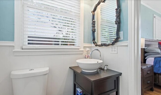 Building Photo - 1413 Augusta Ave